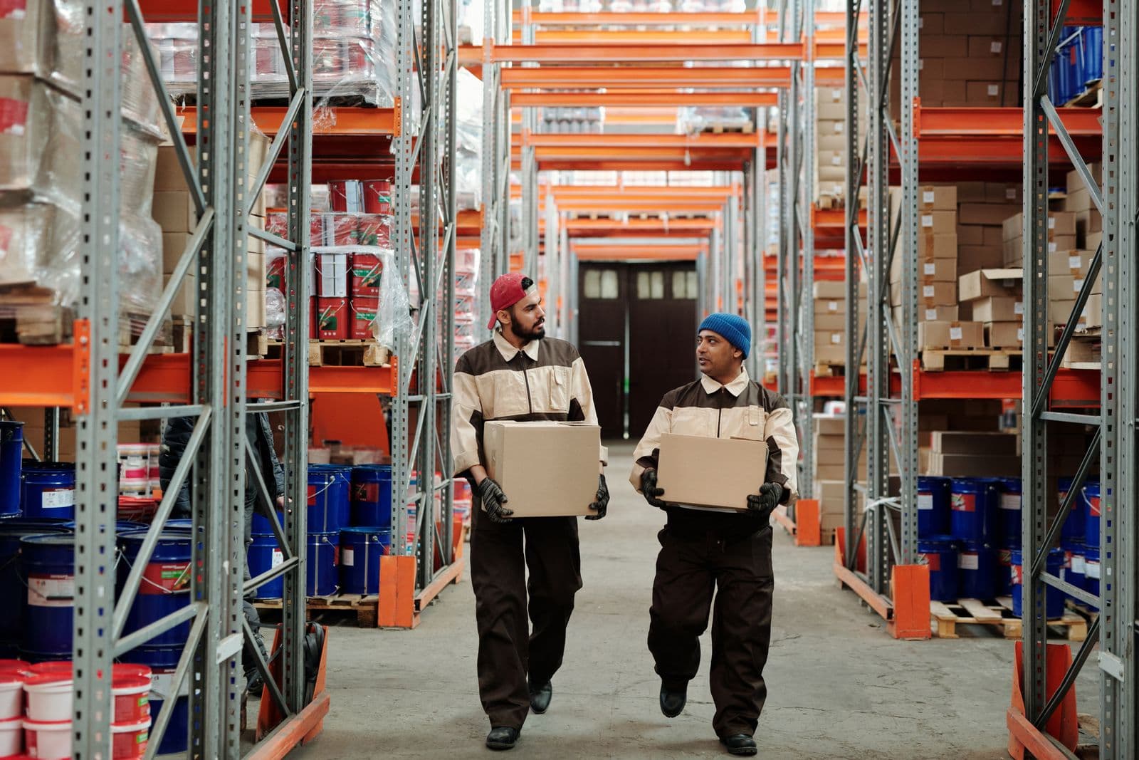 Équipe des opérations d'entrepôt au travail